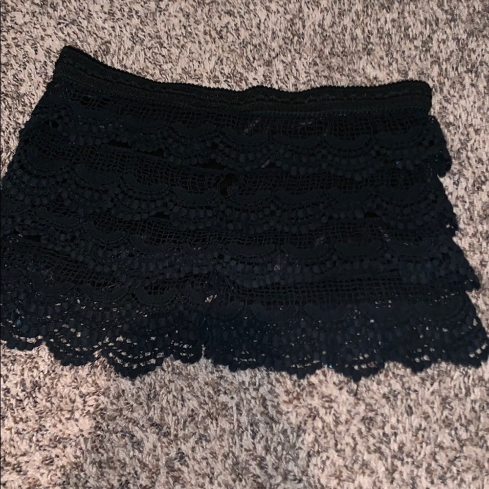 Black S ruffle shorts
